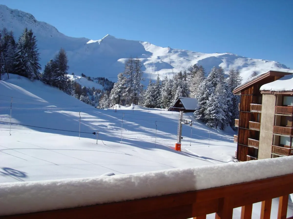 Apartment Studio 1 Piece Plagne Village 4 Personnes 2050 M Pied Des Pistes La Plagne